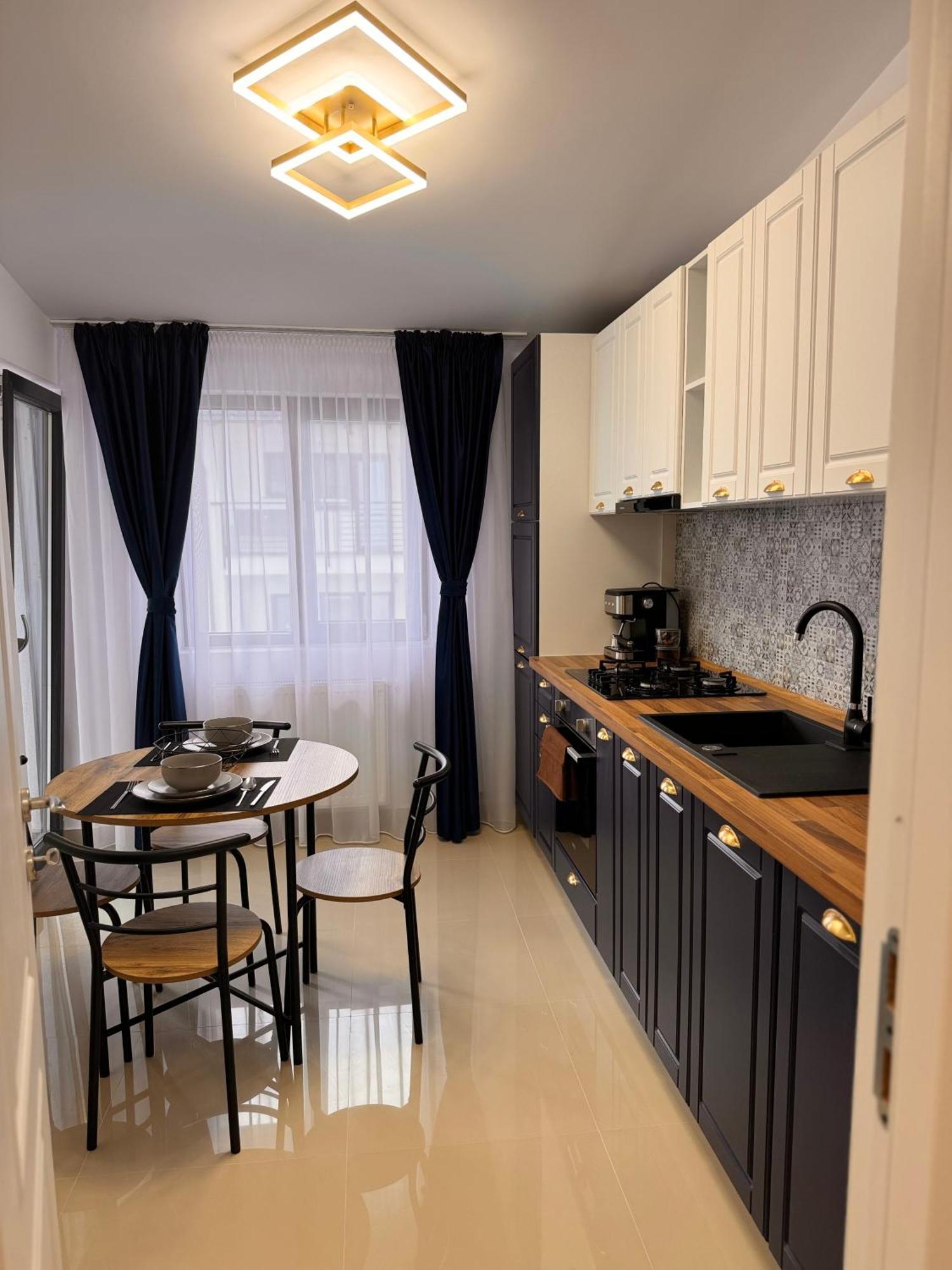 Jungle Loft Lägenhet Suceava Exteriör bild
