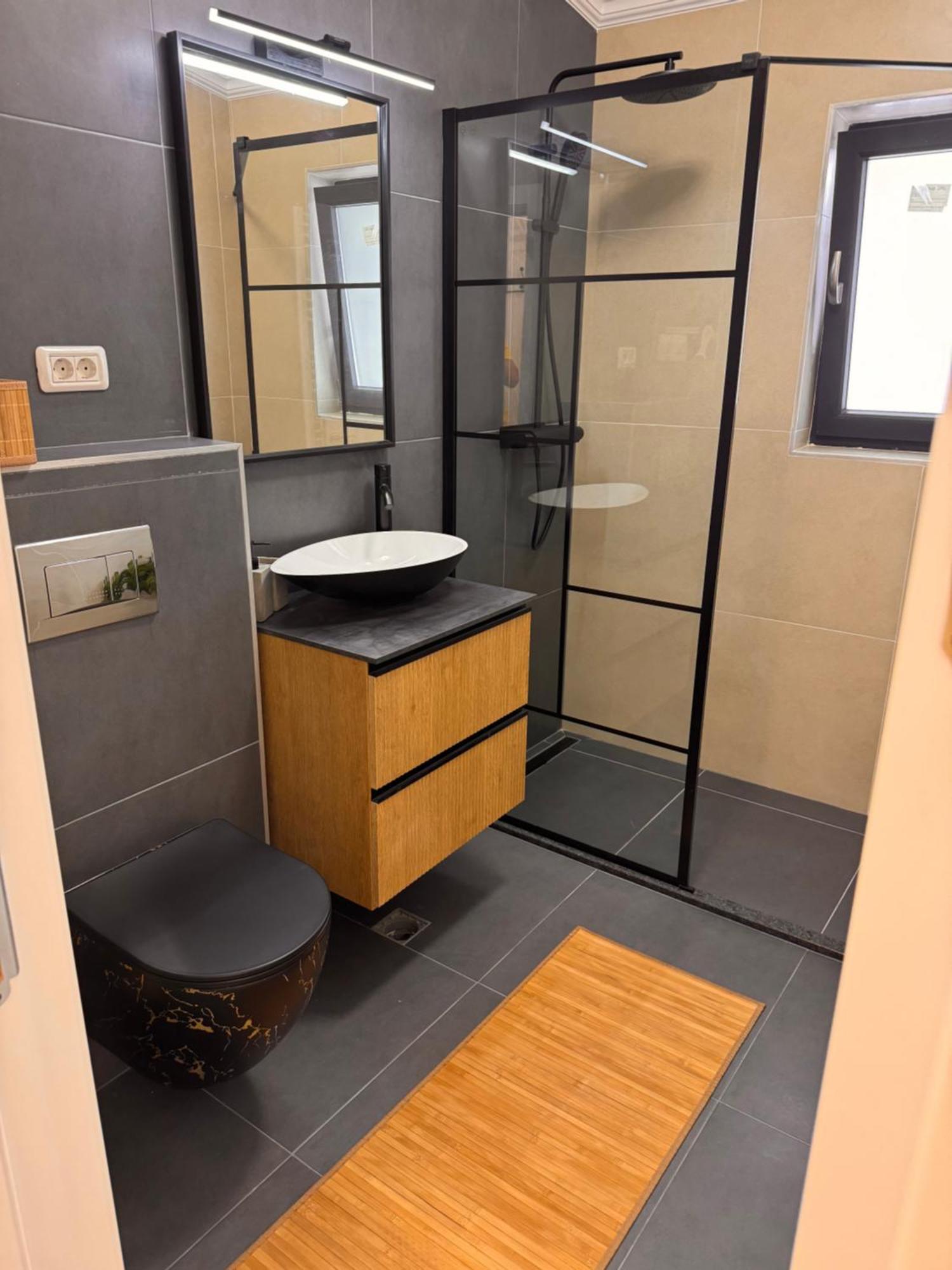 Jungle Loft Lägenhet Suceava Exteriör bild